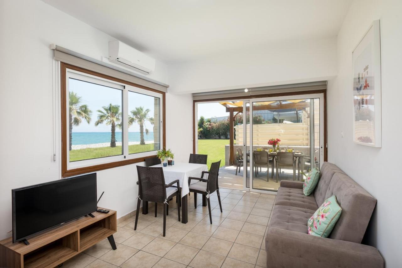 Pebble Beach Apartment Voroklini Bagian luar foto