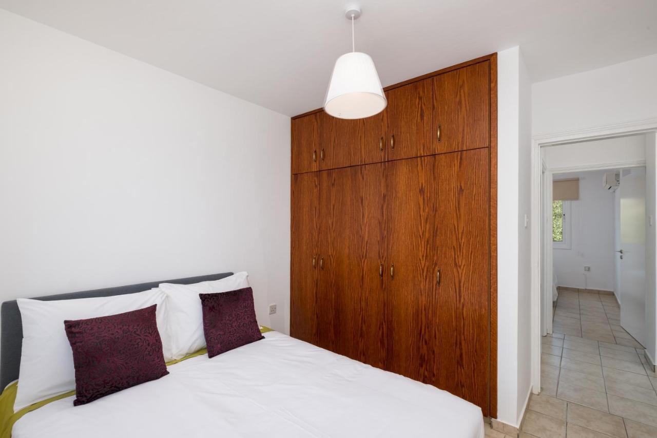 Pebble Beach Apartment Voroklini Bagian luar foto