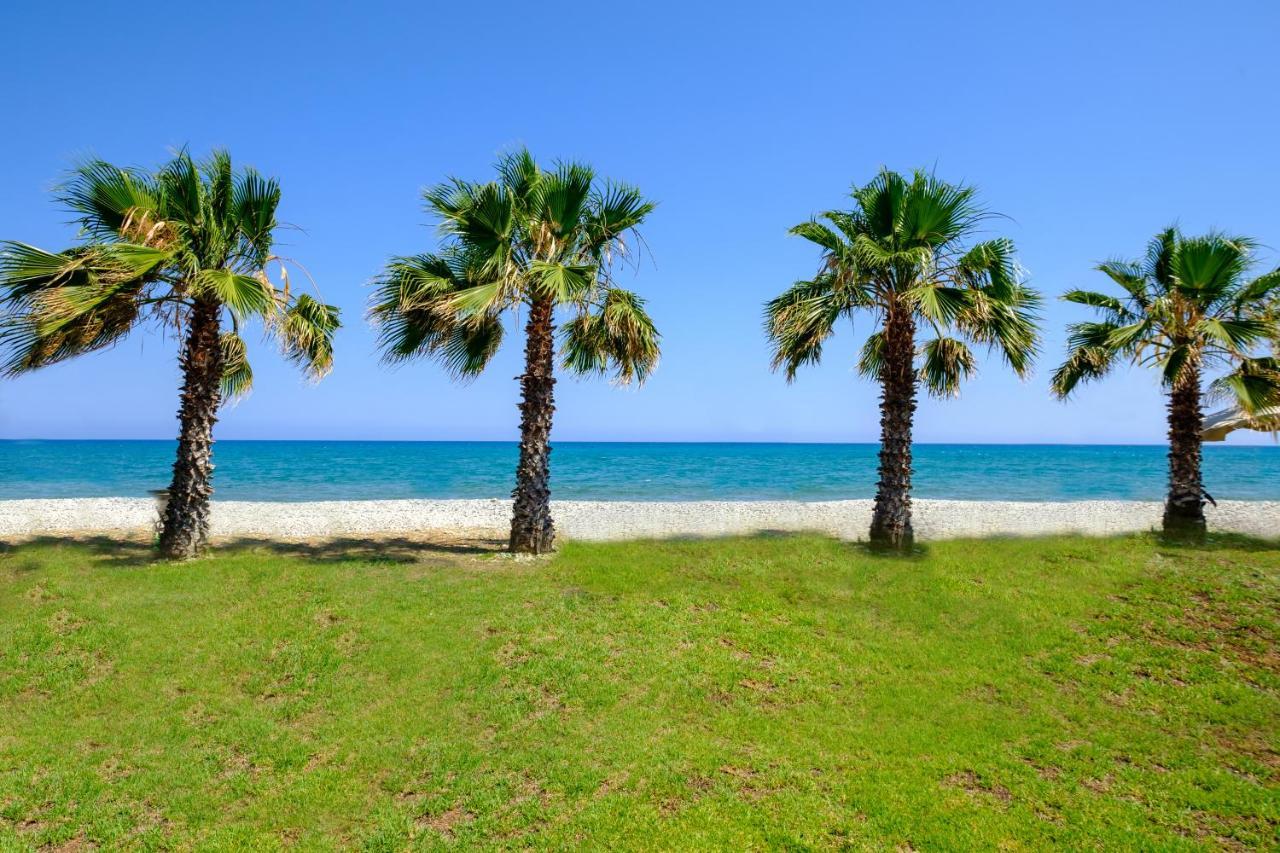 Pebble Beach Apartment Voroklini Bagian luar foto
